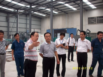 2012.7.12日李國忠教授到我公司參觀考察、指導(dǎo)工作