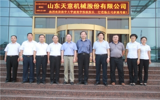 清華大學建筑設計研究院副院長、研究員侯建群蒞臨